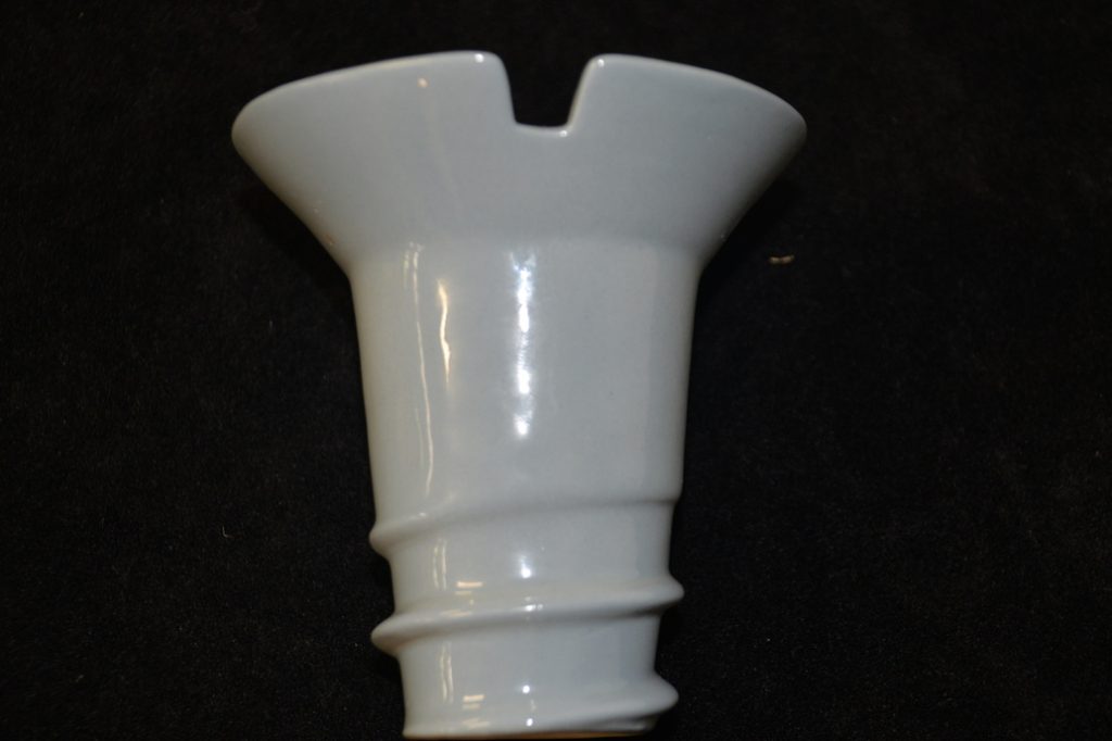 Salt shaker in shape of screw