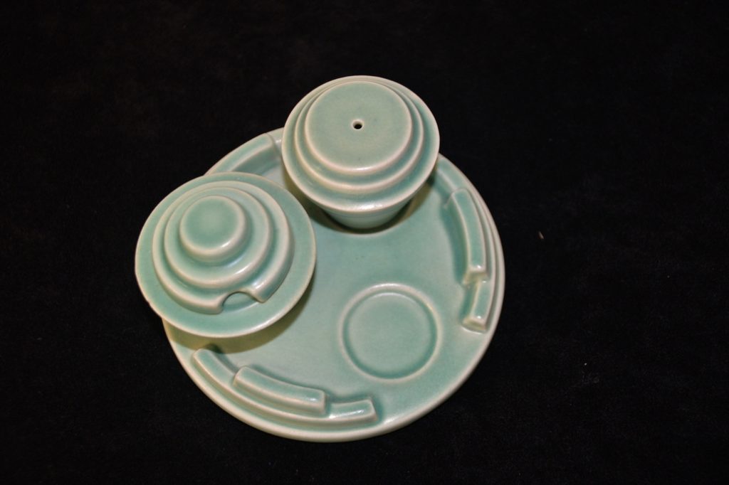 Moderl cruet pepper pale green colourway