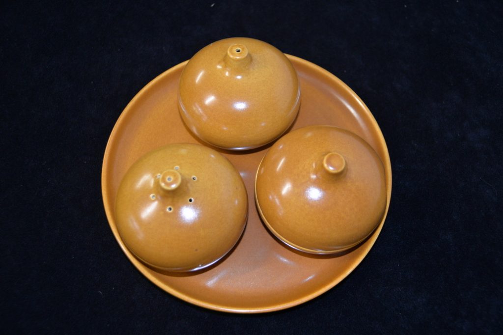 Two piece salt and pepper on rectangular cruet base in honey brown colourway